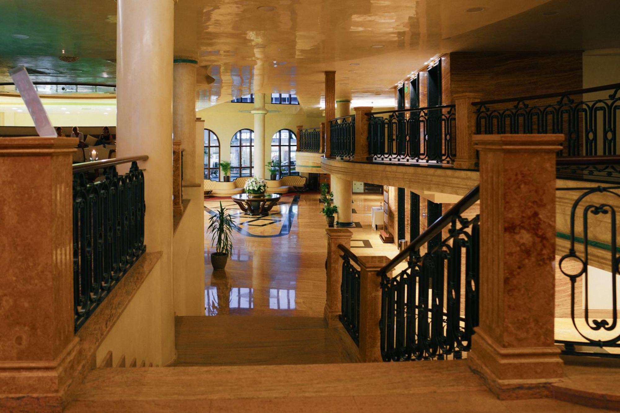 Admiral Hotel Golden Sands Εξωτερικό φωτογραφία The lobby of the hotel