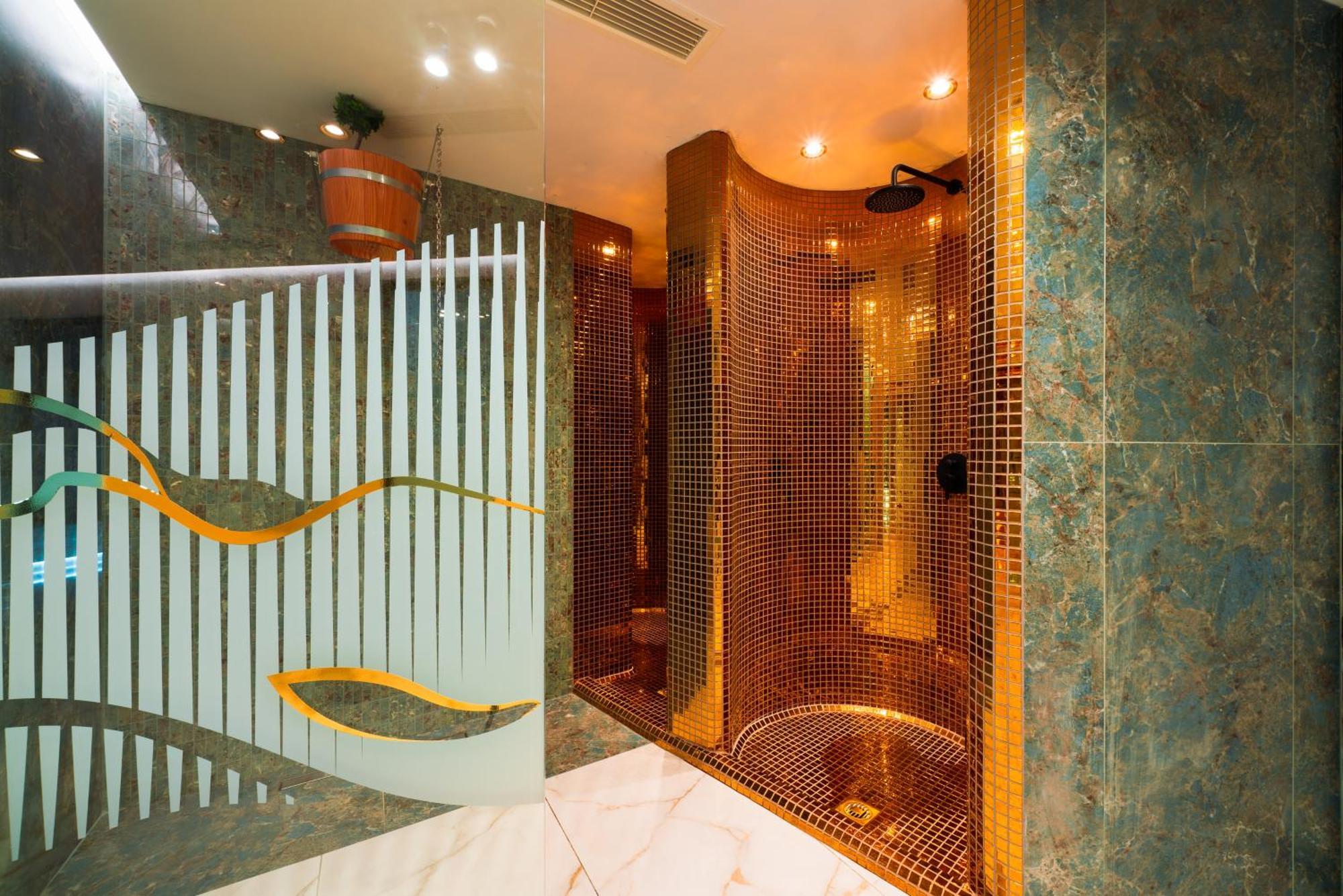 Admiral Hotel Golden Sands Εξωτερικό φωτογραφία A shower