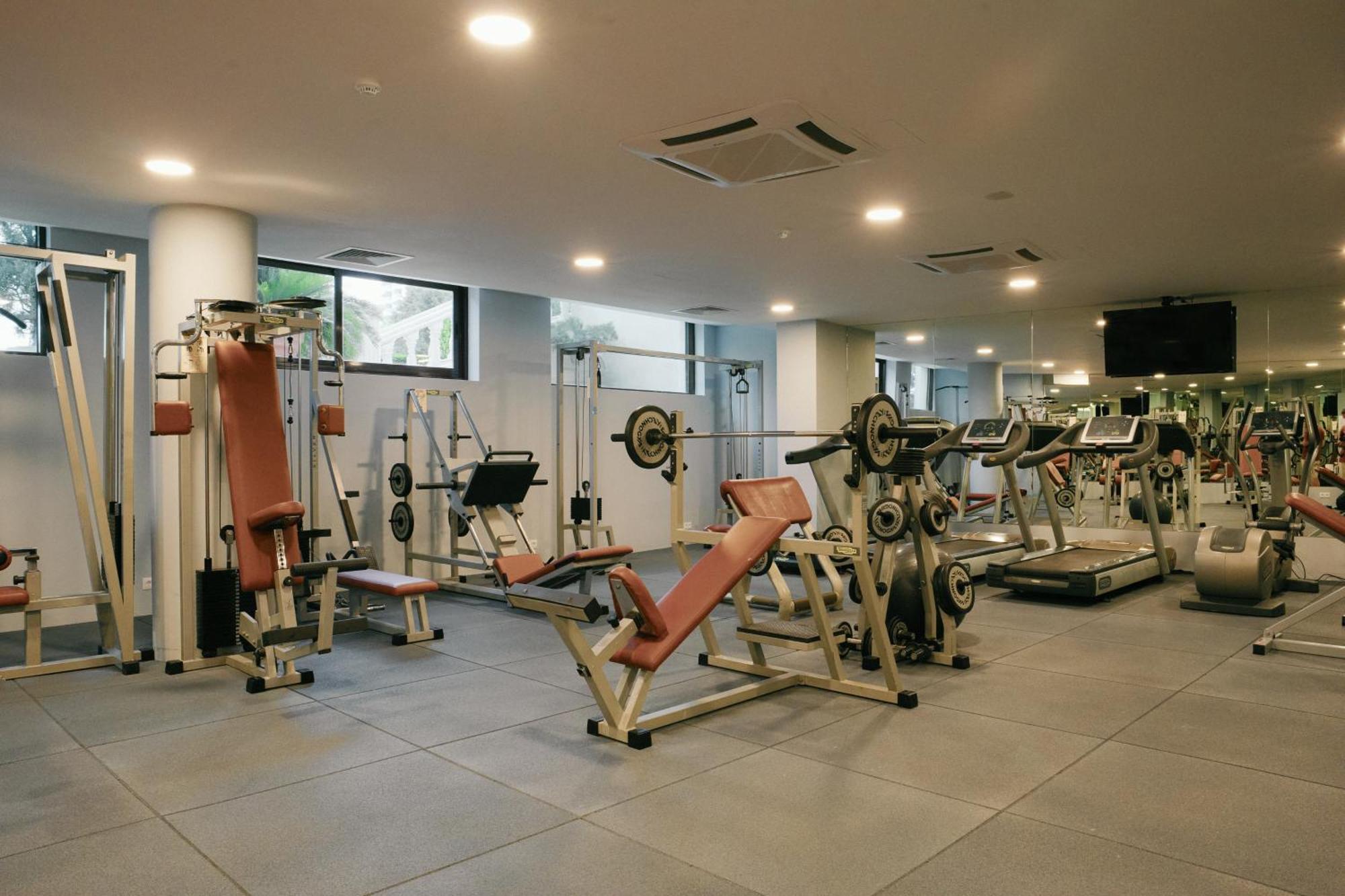 Admiral Hotel Golden Sands Εξωτερικό φωτογραφία The gym at the hotel