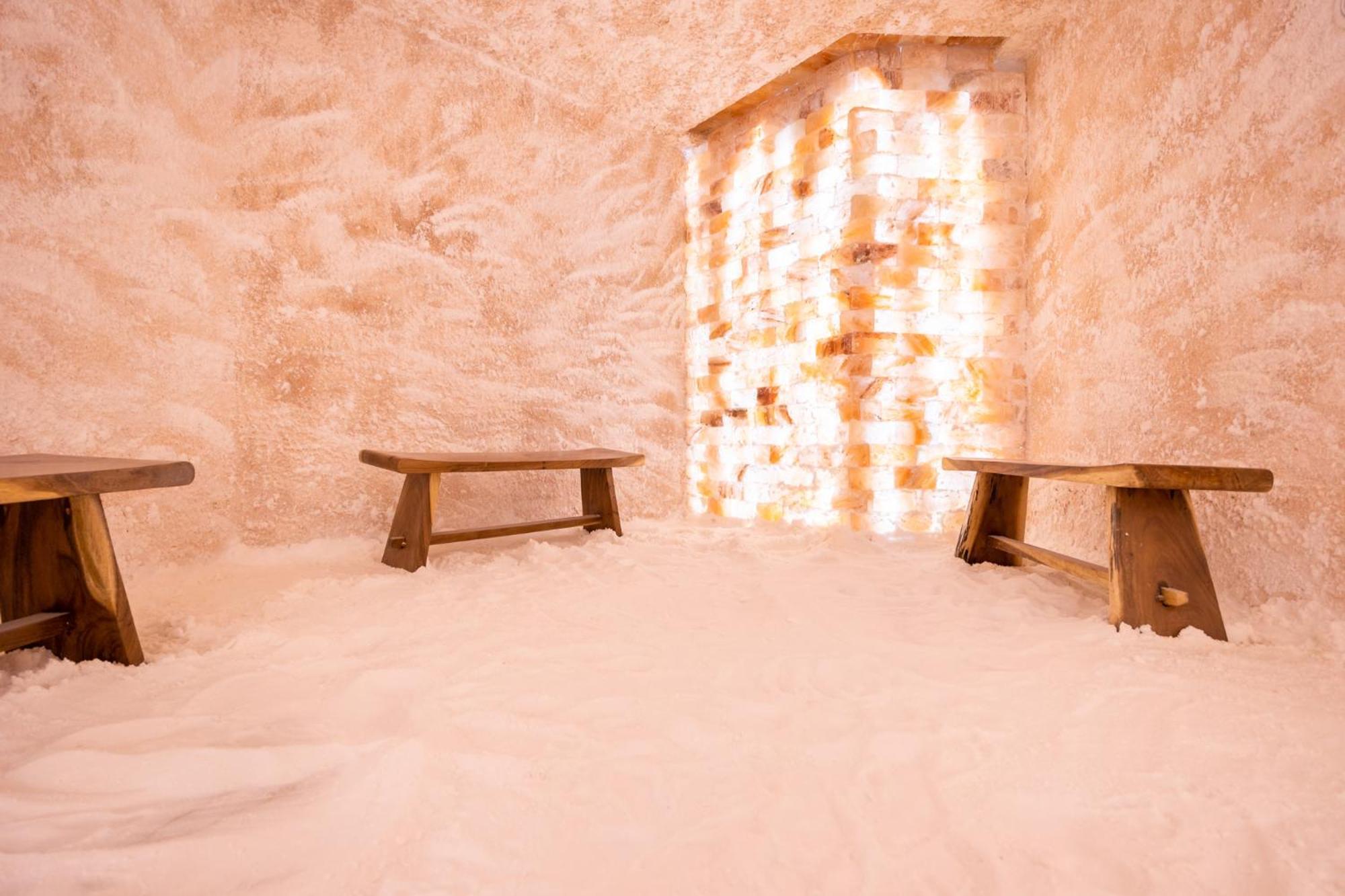 Admiral Hotel Golden Sands Εξωτερικό φωτογραφία A salt cave in the United States